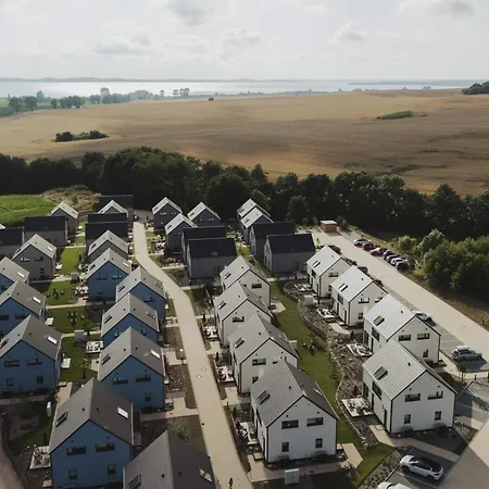 Hochwertiges Mit Terrasse In Strandnaehe Auf Ruegen Nyaraló *
